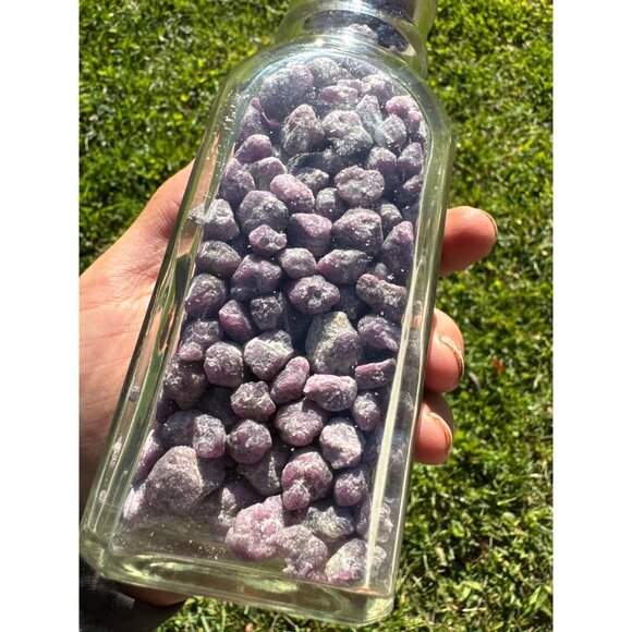 Vintage Jar of Ruby Rough Crystals - 697 grams - Picture 6 of 8